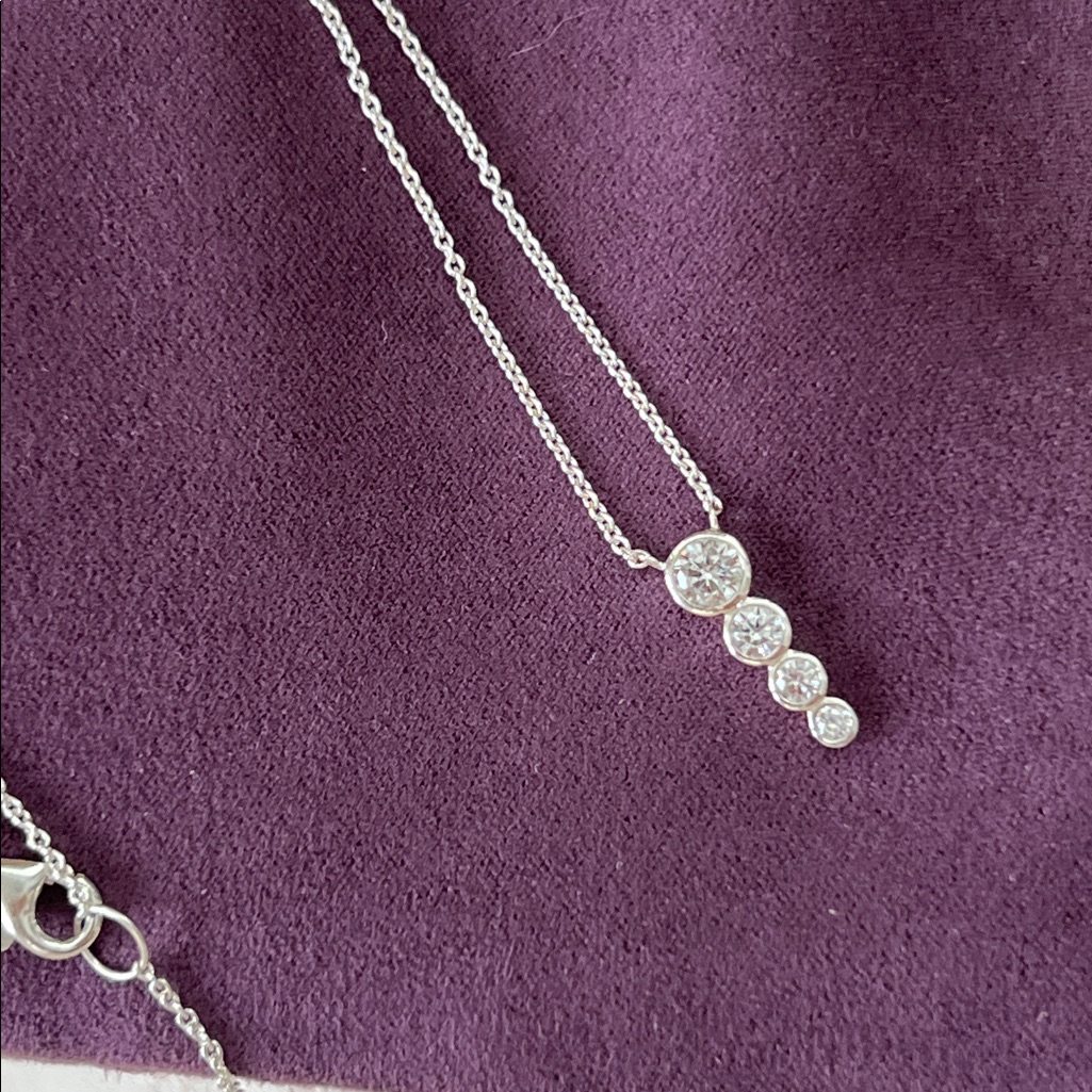 Sterling And Swarovski Crystal Grace Heart Necklace 39$